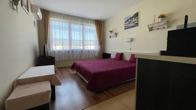 Summer Breeze 406 Sunny Slantchev Briag